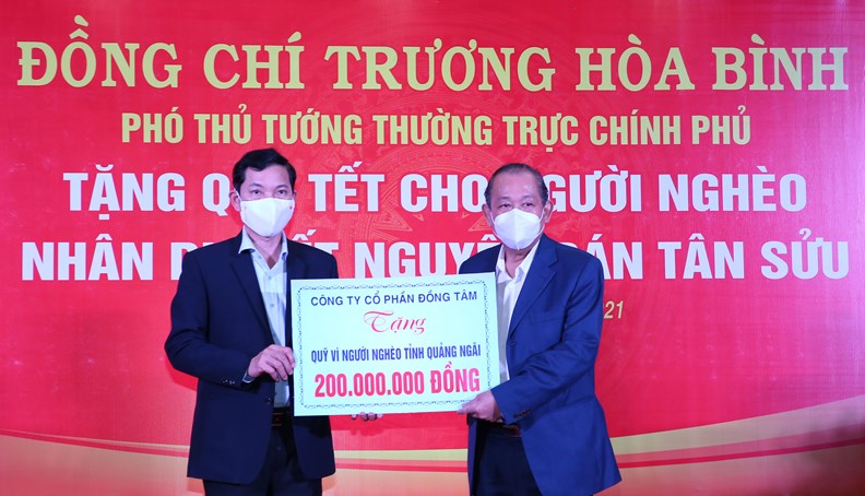 Phó Thủ tướng Thường trực thăm, tặng quà gia đình chính sách - ảnh 3